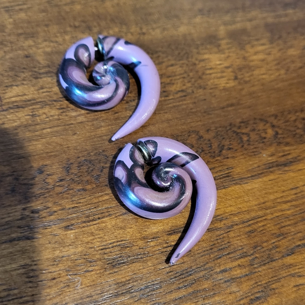 Faux gauged Earrings